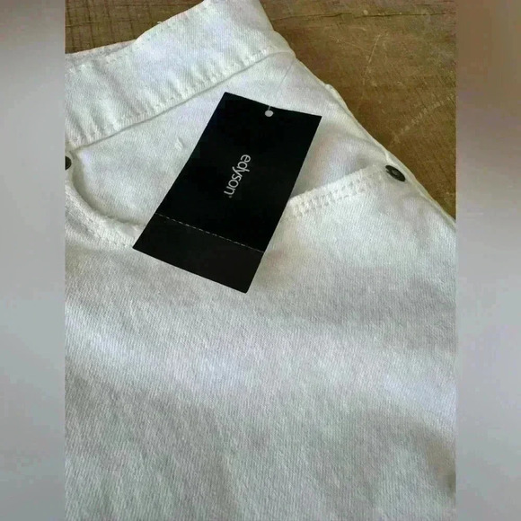 🔥NWT Edyson Delon High Rise Shorts, White, Distressed, Fringe~Sizes 29 & 30🔥 - Picture 4 of 7
